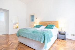 Convenient 3-BR Apt, 15 Min to Landstraße Hub